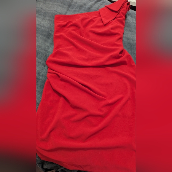 Jacob red onee shoulder dress with oversized bow detail - Size L. - Picture 2 of 7